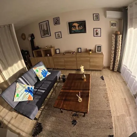 Pretty 28m2, Swimming Pool, West Terrace Daire *